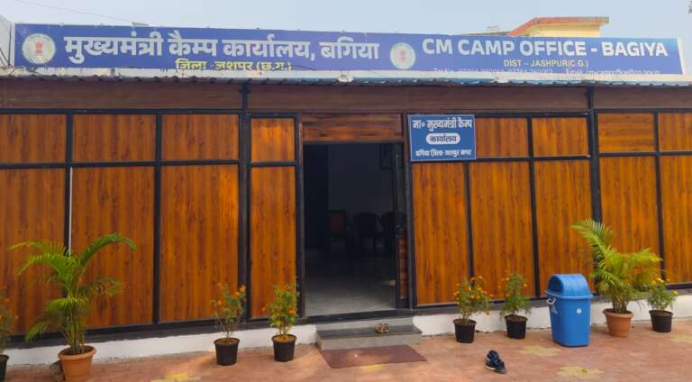 *ग्राम पंचायत में पहले से लगे खंभों में तार लगाने सहित विद्युतिकरण कार्य के लिए 6.85 लाख रुपये की राशि स्वीकृति,ग्रामीणों ने मुख्यमंत्री कैंप कार्यालय में दिया था आवेदन*