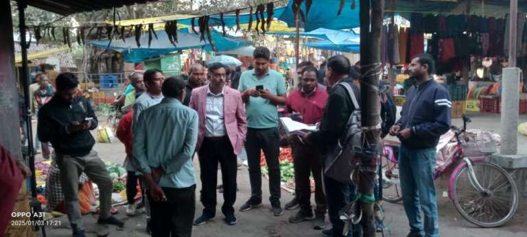 *ग्राम पंचायत कांसाबेल में कर वसूली हेतु जनपद सीईओ कुमार प्रमोद सिंह द्वारा विशेष अभियान चलाया गया,इस अभियान के तहत 8 दुकानों से 39 हजार रुपए से अधिक की राशि की गई वसूली, शेष बकायादारों को भी …*