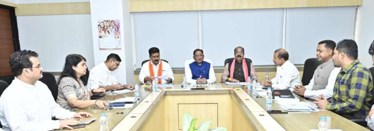 *मुख्यमंत्री श्री विष्णु देव साय का ग्रीष्मकाल में पेयजल की उपलब्धता सुनिश्चित करने पर जोर, फील्ड विजिट कर समस्याओं का मौके पर समाधान सुनिश्चित करें अधिकारी- मुख्यमंत्री श्री साय*