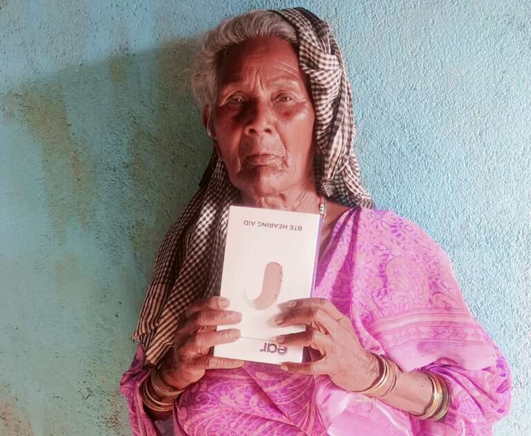 *मुख्यमंत्री कैंप कार्यालय में हो रहा है त्वरित निदान, बुधमनी बाई को मिला तत्काल श्रवण यंत्र,जताया मुख्यमंत्री श्री विष्णुदेव साय का आभार……*