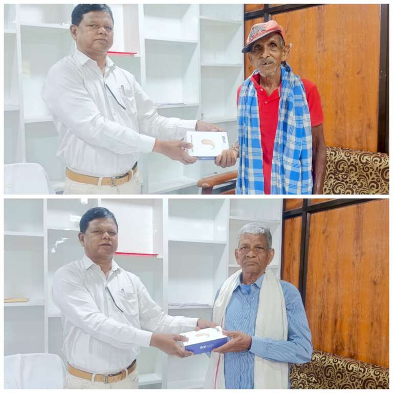 *मुख्यमंत्री कैंप कार्यालय में श्रवणदोष से पीड़ित बलसाय और बलिस को मिला श्रवण यंत्र, प्रसन्नता जाहिर कर मुख्यमंत्री श्री विष्णुदेव साय को दिया धन्यवाद*