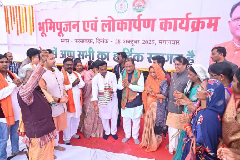 *मुख्यमंत्री श्री विष्णुदेव साय ने फरसाबहार के विकास के लिए 40.89 करोड़ के 13 कार्यों का किया लोकार्पण एवं भूमिपूजन, 4.16 करोड़ लागत के 4 कार्यों का लोकार्पण और 36.72 करोड़ लागत के 9 विकासकार्यों का हुआ भूमिपूजन*