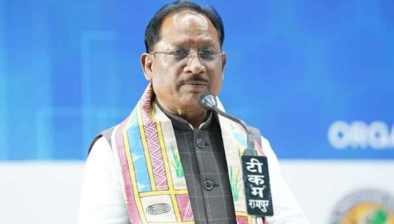 *निर्माण गुणवत्ता में जरा भी लापरवाही नहीं चलेगी – मुख्यमंत्री श्री विष्णुदेव साय, दाढ़ी (बेमेतरा) सीसी रोड प्रकरण पर सख्त रुख: कलेक्टर को मामले की जांच कर दोषियों पर कड़ी कार्रवाई के निर्देश*