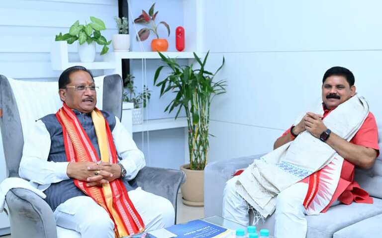 *मुख्यमंत्री श्री विष्णुदेव साय से केंद्रीय कोयला एवं खान राज्य मंत्री श्री सतीश चंद्र दुबे ने की सौजन्य मुलाकात, कोयला उत्पादन, ऊर्जा सुरक्षा, निवेश और आधारभूत संरचना विस्तार पर हुई सकारात्मक चर्चा, केंद्र-राज्य समन्वय से औद्योगिक विकास और रोजगार सृजन को गति देने पर जोर…*