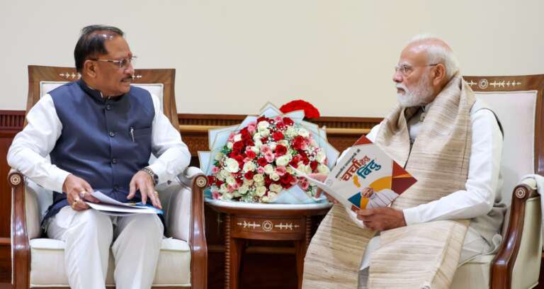 *प्रधानमंत्री श्री नरेंद्र मोदी से मुख्यमंत्री श्री विष्णु देव साय ने की भेंट, छत्तीसगढ़ के विकास और ‘बस्तर विजन’ पर हुई विस्तृत चर्चा, राजनांदगांव में ₹10,500 करोड़ की गैस आधारित यूरिया परियोजना, 461 गांवों में स्थायी ग्रिड कनेक्टिविटी और ऑल इंडिया इंस्टीट्यूट ऑफ आयुर्वेद की स्थापना के लिए मांगा सहयोग, मुख्यमंत्री श्री साय ने प्रधानमंत्री श्री नरेंद्र मोदी के समक्ष रखा बदलते बस्तर का रोडमैप, शांति और विश्वास के साथ अब विकास की नई ऊंचाइयों की ओर बढ़ रहा है बस्तर – मुख्यमंत्री श्री साय, ‘नियद नेल्ला नार 2.0’ और ‘बस्तर मुन्ने’ से 5,542 गांवों के लगभग 39 लाख लोगों तक पहुंच रही शासन की योजनाएं…*