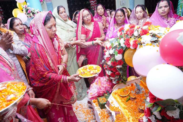 *पमशाला में श्रीकृष्ण जन्माष्टमी महोत्सव पर उमड़ा आस्था का सैलाब, मटकी फोड़ का हुआ आयोजन, लड्डू गोपाल को झूला झुलाकर माखन मिश्री का लगाया गया भोग…..*