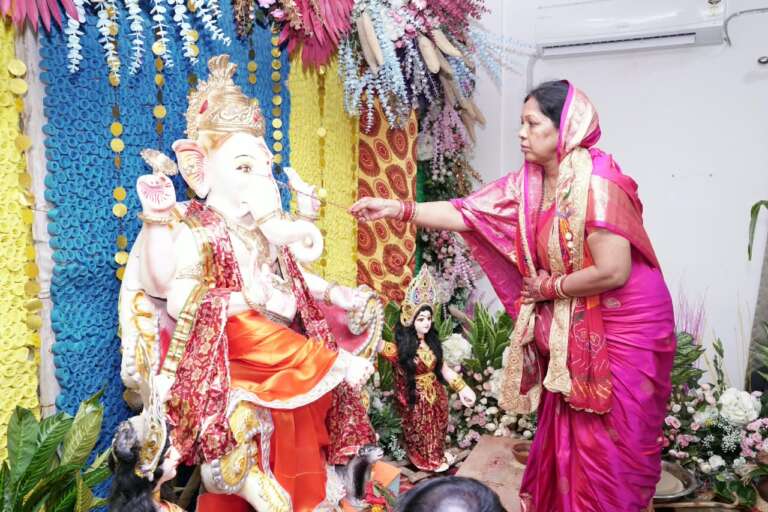 *मुख्यमंत्री निवास बगिया में विराजे गणपति महाराज, विधि-विधान से हुआ भगवान श्री गणेश की प्रतिमा का स्थापना एवं पूजन-अर्चन…*