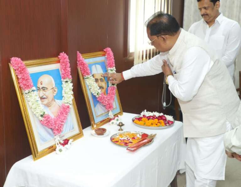 *छत्तीसगढ़ सदन, नई दिल्ली में मुख्यमंत्री श्री विष्णु देव साय ने महात्मा गांधी एवं पूर्व प्रधानमंत्री स्व. लाल बहादुर शास्त्री को दी श्रद्धांजलि, सत्य-अहिंसा और ‘जय जवान-जय किसान’ के आदर्शों को आत्मसात करने का लिया संकल्प…*