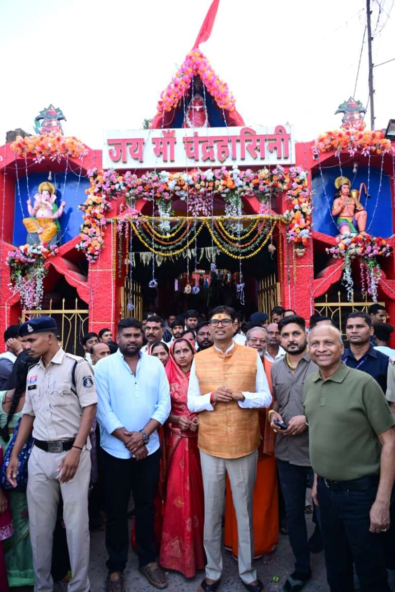 वित्त मंत्री ओ.पी. चौधरी ने माँ चंद्रहासिनी देवी के दर्शन कर प्रदेशवासियों की सुख-समृद्धि और खुशहाली की कामना की…..